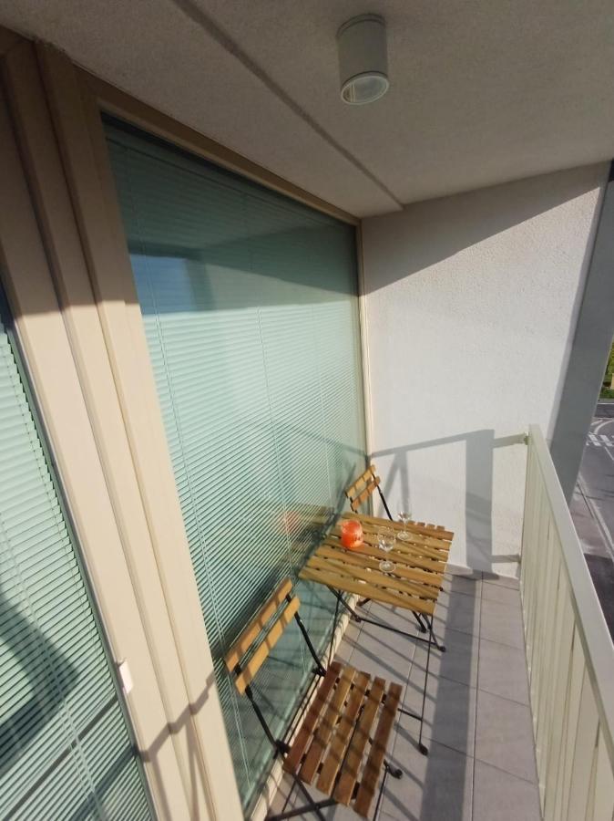 New Air-conditioned 5 Minutes By Walk From The Airport With Free Garage Parking Apartment *