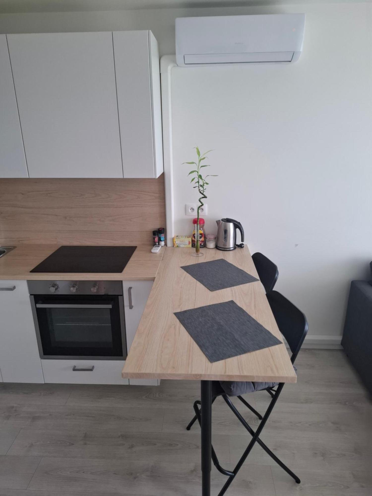 Apartment New Air-conditioned 5 Minutes By Walk From The Airport With Free Garage Parking *